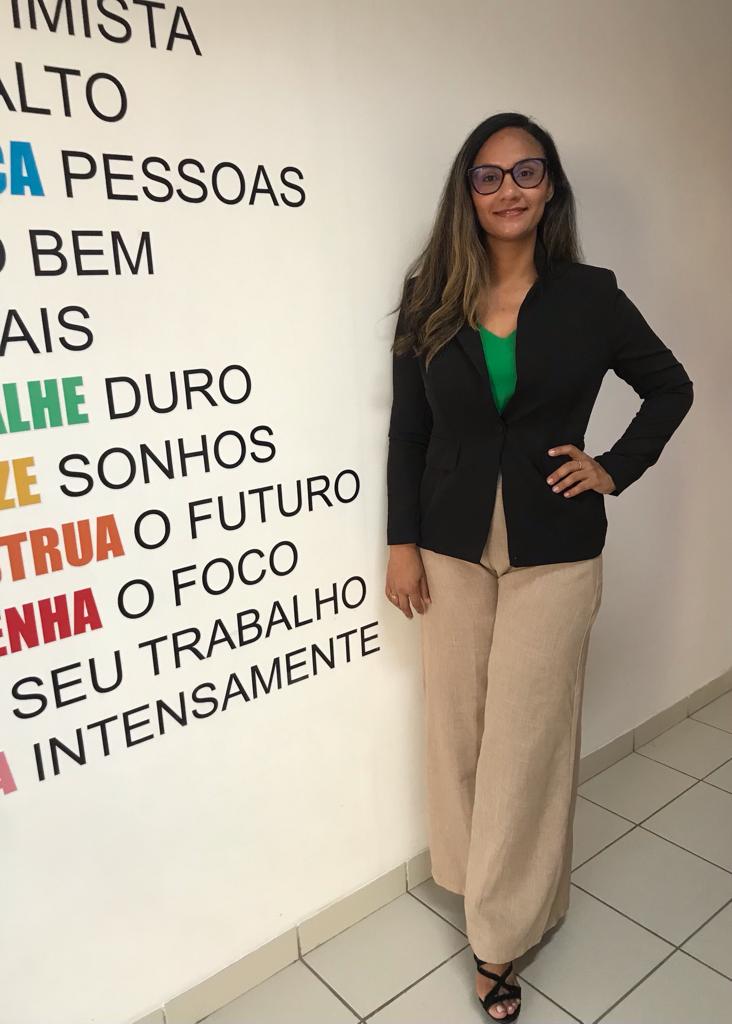 Elayne Araújo 
